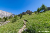 ascension vallon selette larges vires verdoyantesl sentier col houerts