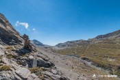 cairn devant foreant montee eperon taillante