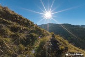 cairn sous soleil sentier mayt
