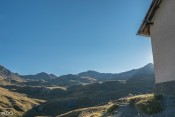 chapelle de clausis lever de soleil sur prairies et aigue blanche