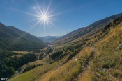chemin faisant au coucher de soleil sur rouchas frach