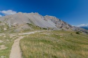 depart sentier clot la cime vue sur stele izoard