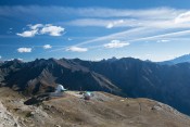 Depuis le pic : vue sur les dômes astronomiques