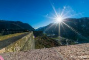 derniers rayons sur les remparts roses de montdauphin