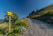 en route pour la gardiole panneau au dessus pierre grosse