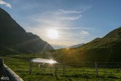 Enclos dans la descente du Col Agnel coté français, soleil couchant