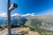 la croix de gilly le roux et la route valpreveyre en contrebas