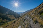 le chemin surplombe le torrent de aigue agnelle