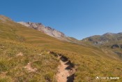 le col de peas se devoile au loin