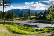 Les berges ensoleillées du Lac de Roue