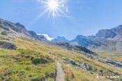 le petit couloir est en vue droit devant
