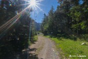 le sentier longe le rif bel