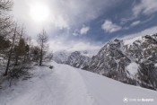 le soleil hesite a sortir route clausis enneigee