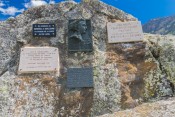 les plaques commemoratives du rocher annibal