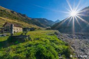 lever soleil sur valpreveyre devant fontaine
