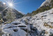 montee le long de bouchouse enneige