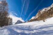 Arrivée au plateau, sous un ciel bleu