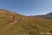 randonneurs dans montee col peas