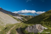 rocher sous lac souliers soleil
