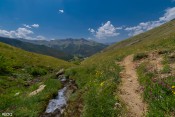 ruisseau rechargeons les gourdes le coin en bas