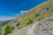 sentier en balcon vers les cretes de riou vert