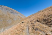 sentier sous col mayt