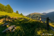 tables de pique nique enclos devant panoramique viso