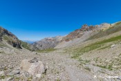 vallon selette vue globale rocher sentier col houerts