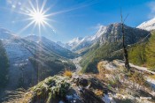 vue panoramique depuis promontoire de la medille roche ecroulee et mont viso