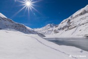 vue sur egorgeou depuis sentier sous le baricle pleine neige