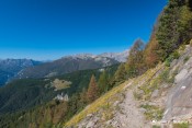 vue sur lac de roue depuis sentier vers cuche