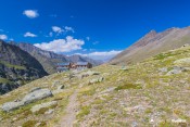 vue sur refuge viso depuis depart sentier porcieroles